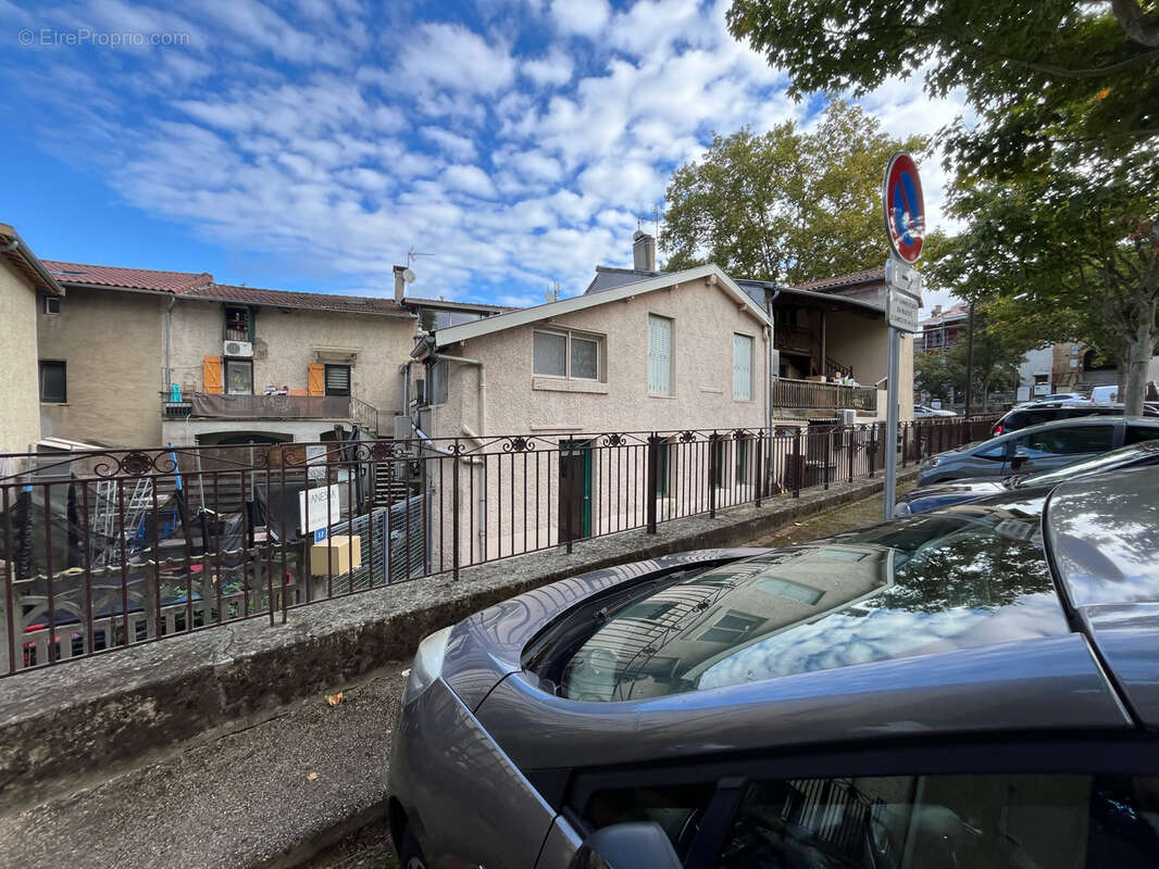 Appartement à GENAY