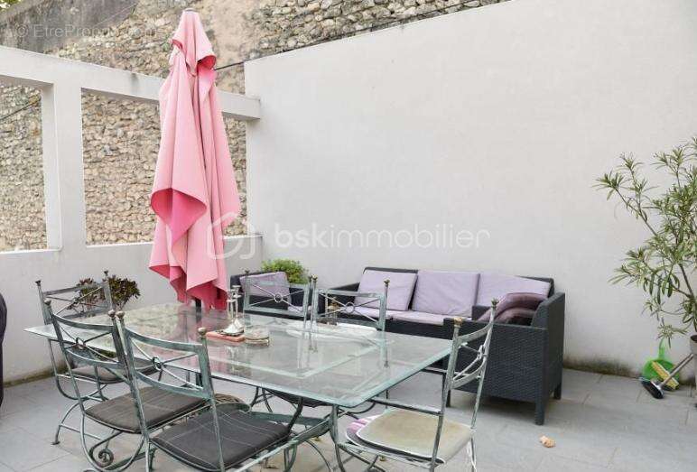 Grand ensemble immobilier de 367 m² avec terrain & Parking - photo 3