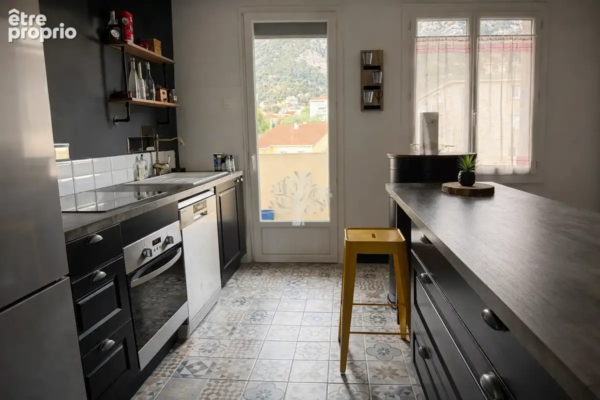 A vendre toulon quartier de siblas appartement de type 4 renove - photo 7
