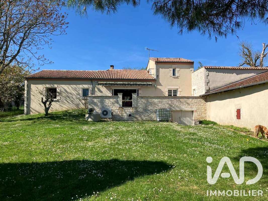 Maison 215 m² à Sainte-Colombe-De-Villeneuve  - photo 4