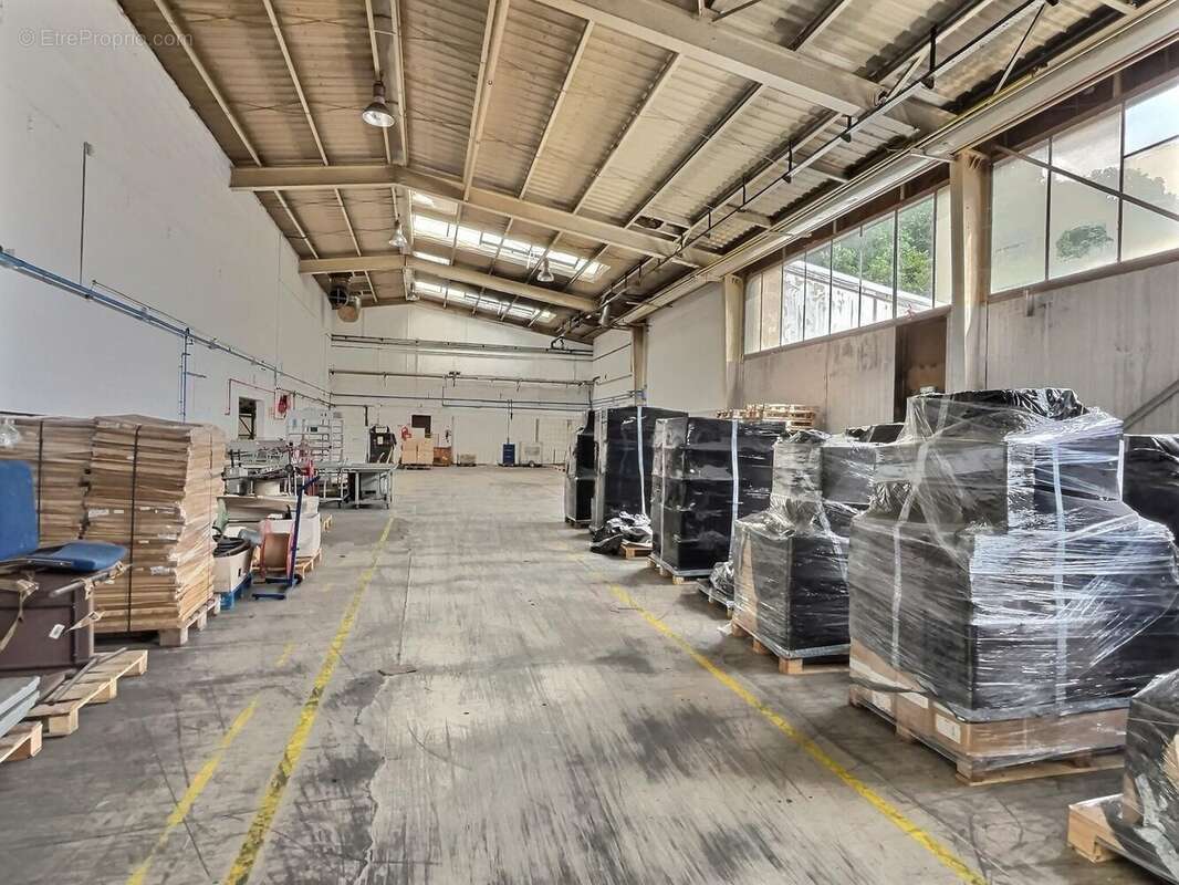 Commerce 2680 m² à Saint-Avold  - photo 3