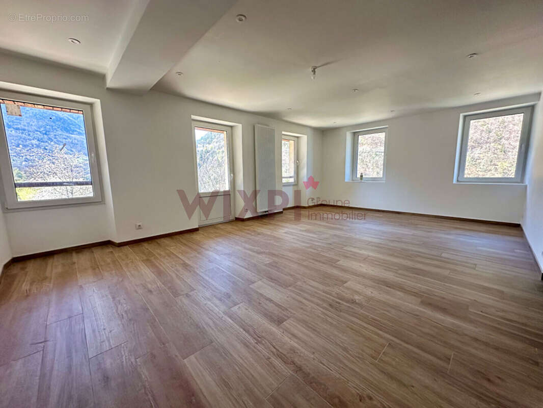 Appartement à SALINS-LES-THERMES