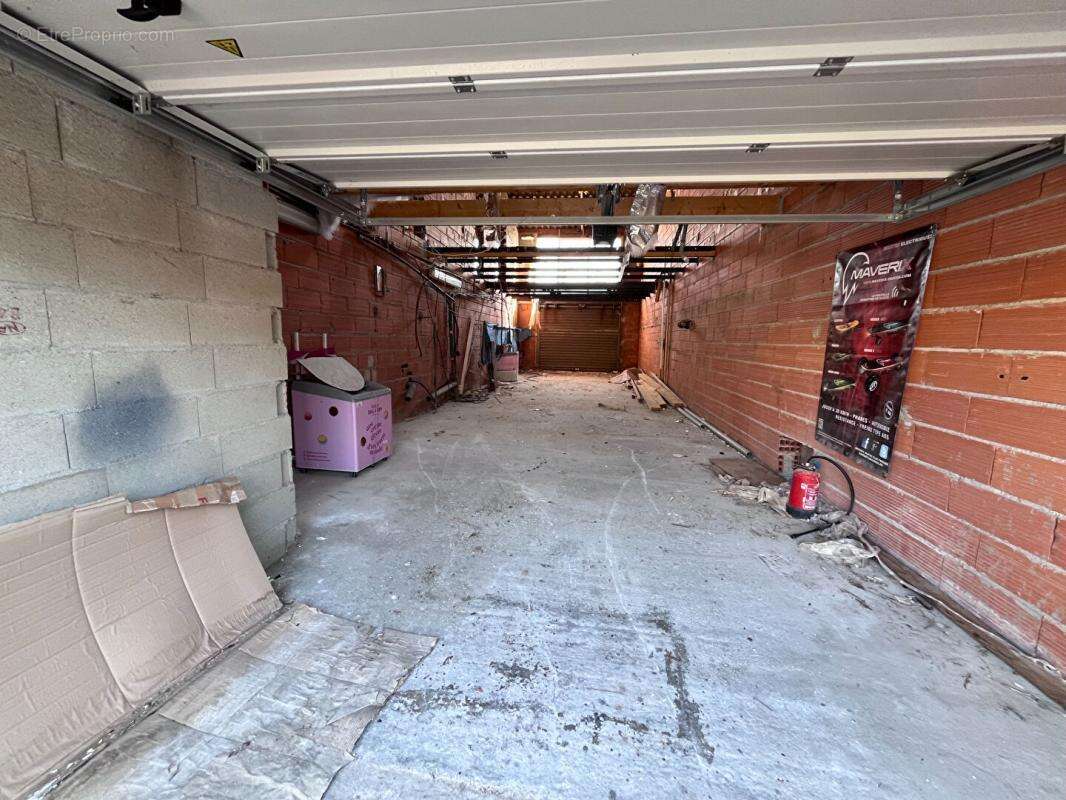 Maison avec vue sur le port de 300 m² avec permis accordé pour divers projets, gros travaux et gros potentiel - photo 11