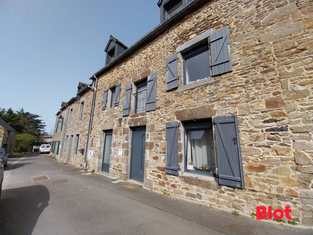 Maison à LA VILLE-ES-NONAIS