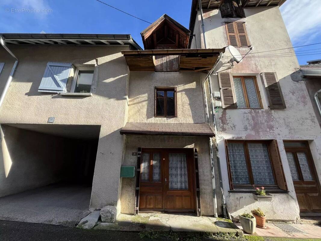 Maison à CHAMPAGNE-EN-VALROMEY