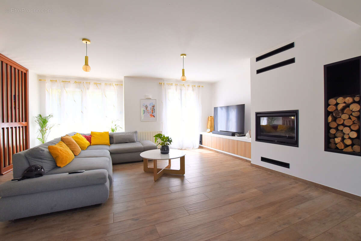 Maison à LES ESSARTS-LE-ROI