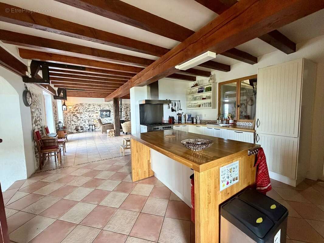 Grand ensemble, entièrement isolé avec 1,4 hectare à vendre près de Remilly - photo 10