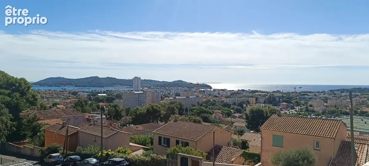 Lumineux F3 avec vue mer - Garage - La Seyne SUD - photo 2