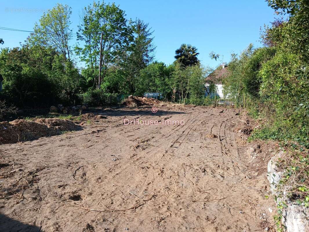 Terrain 525 m² à Pontoise  - photo 4