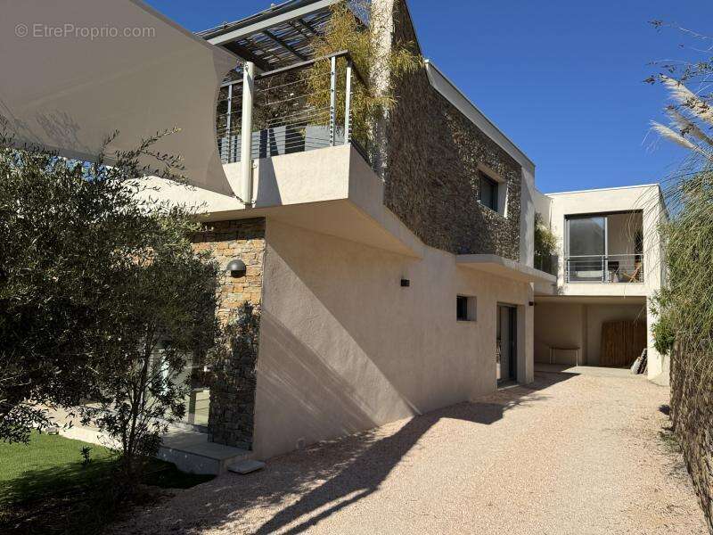 Maison à CARQUEIRANNE