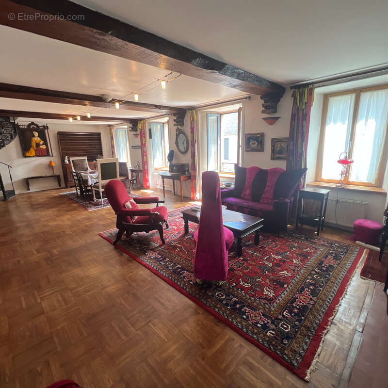 Appartement à CHATEAUNEUF-DU-FAOU