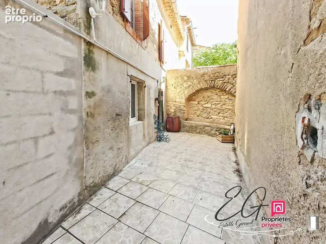 LA LIVINIÈRE : Maison de village avec cour et grand grenier - photo 2