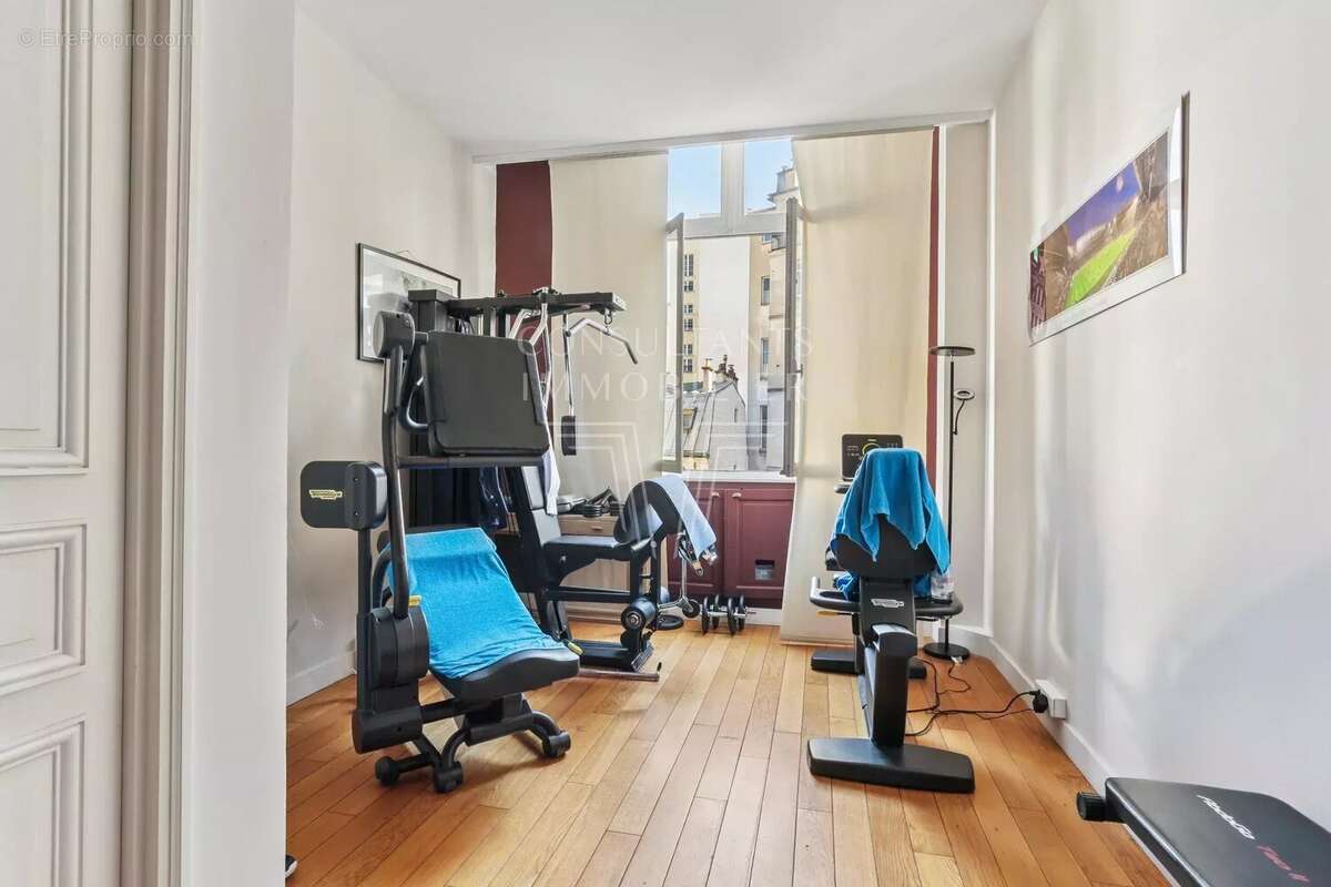 Appartement à PARIS-17E