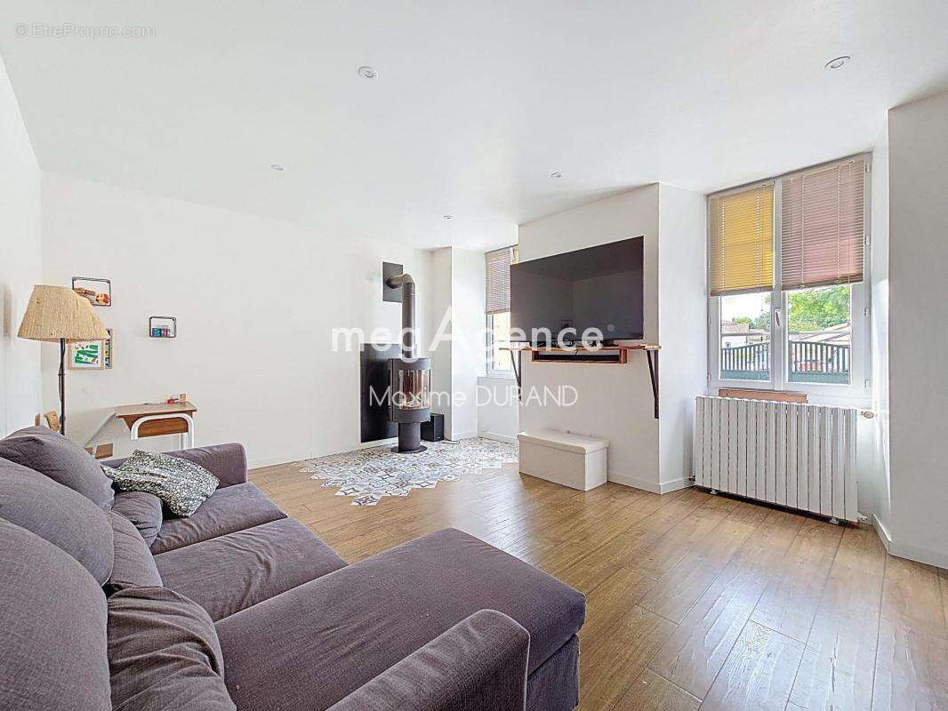 Maison à SAINT-AMAND-SUR-SEVRE