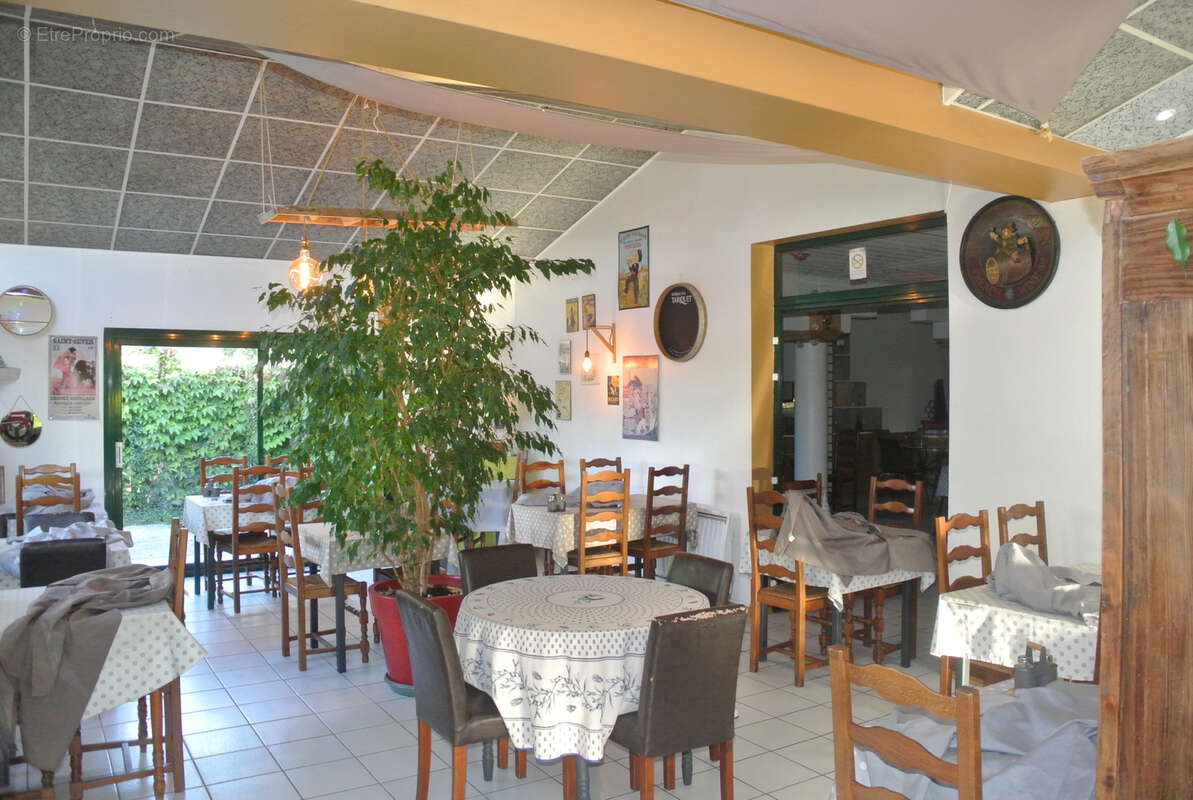 Commerce à VIRAZEIL