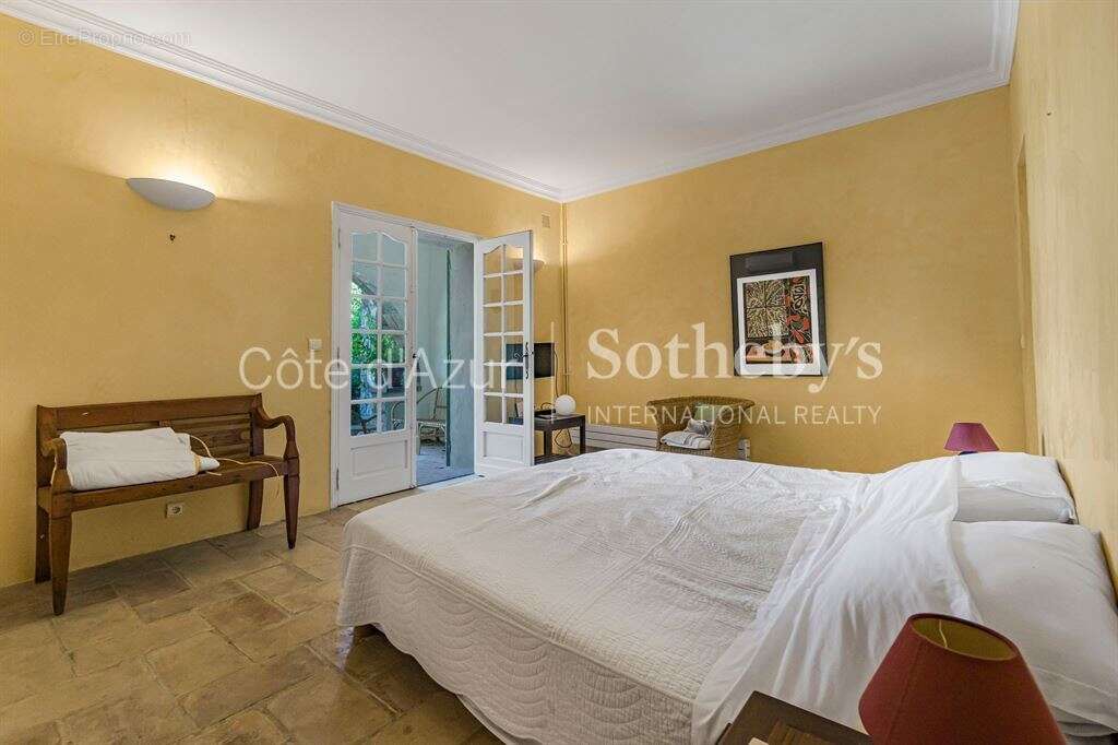 Théoule-sur-Mer – Villa provençale de 180 m² avec vue mer panoramique, piscine et hammam - photo 12