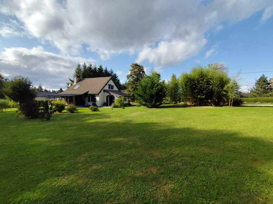 Maison à LE CHAMBON-SUR-LIGNON