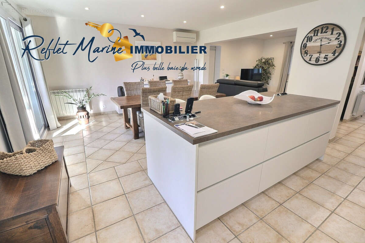 Maison à SAINT-CYR-SUR-MER