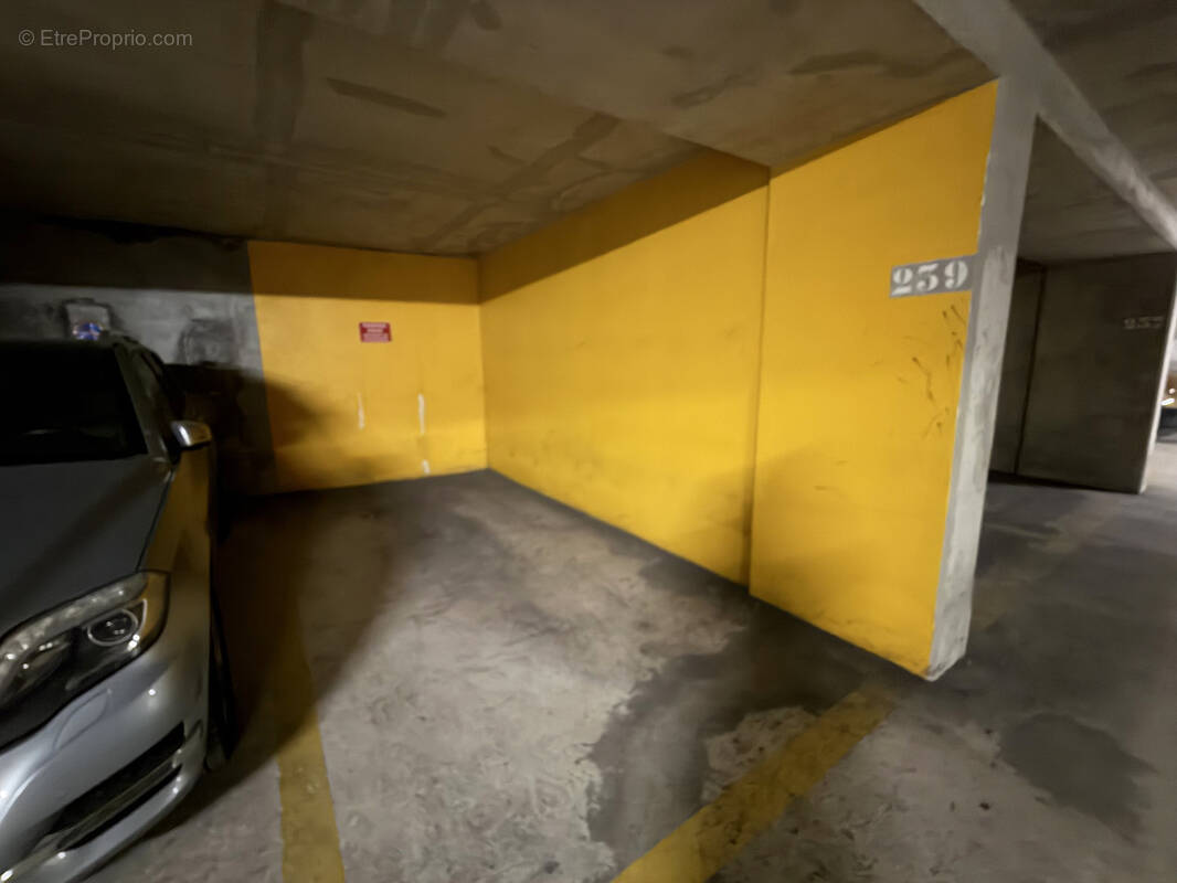 Parking à BEAUSOLEIL