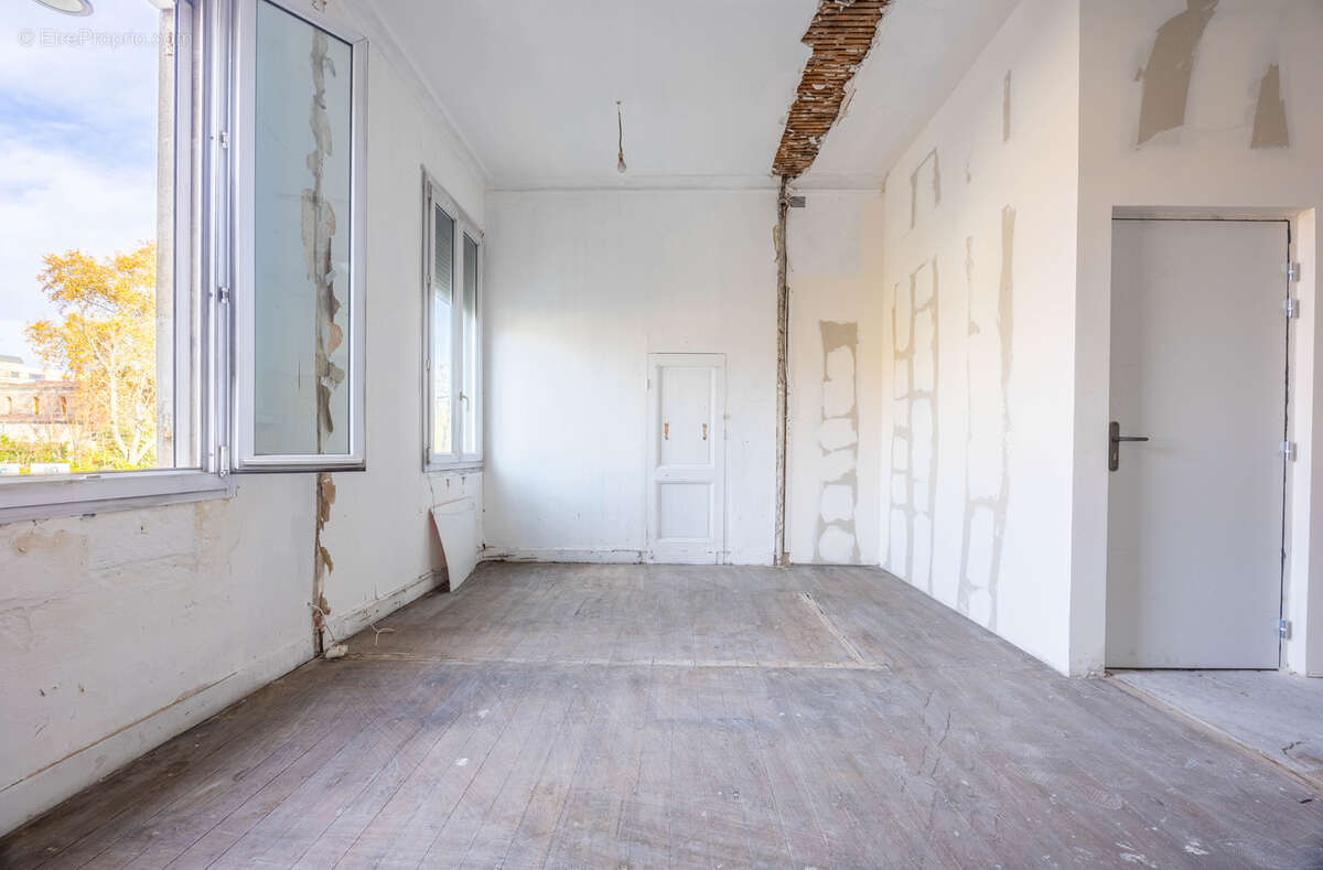 APPARTEMENT T2 - quartier Croix Blanche / Parc Bordelais - photo 3