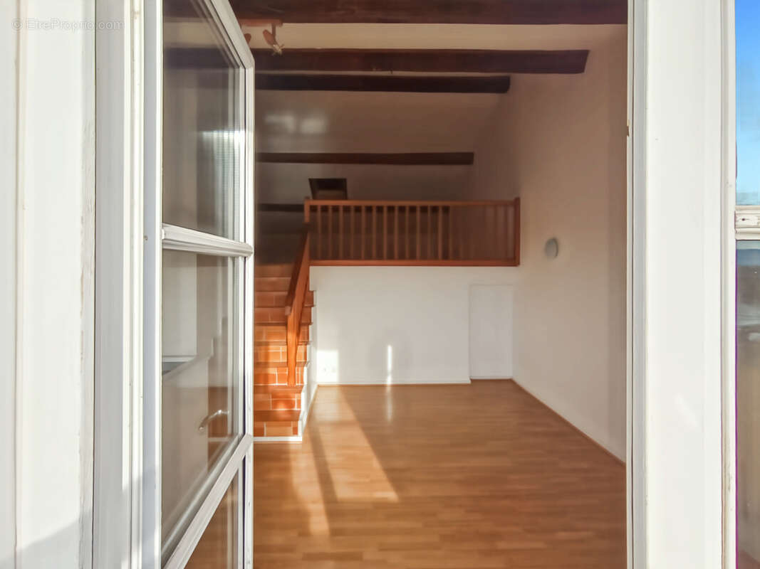 Trévoux - À vendre   Appartement T3 de 49 m2 avec balcon terrasse perché sur la Saône - photo 4