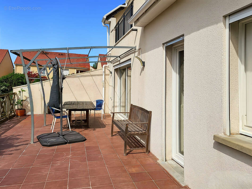 Maison à OLLAINVILLE