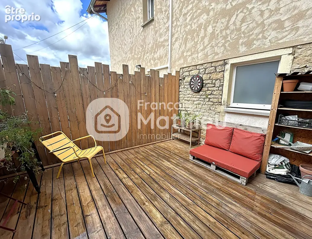 Francheleins - Maison T5 d'environ 165m2 (197 m2 au sol) avec jardin. - photo 16