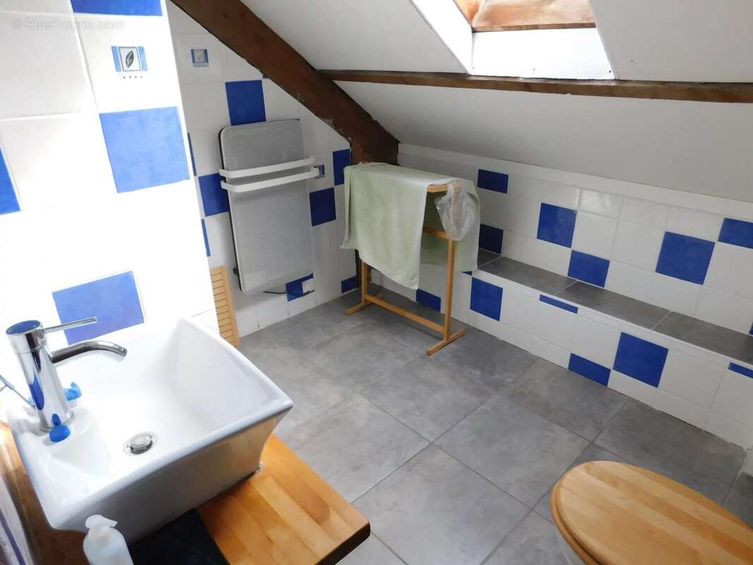 Saint-hernin maison en pierre à renover - photo 8