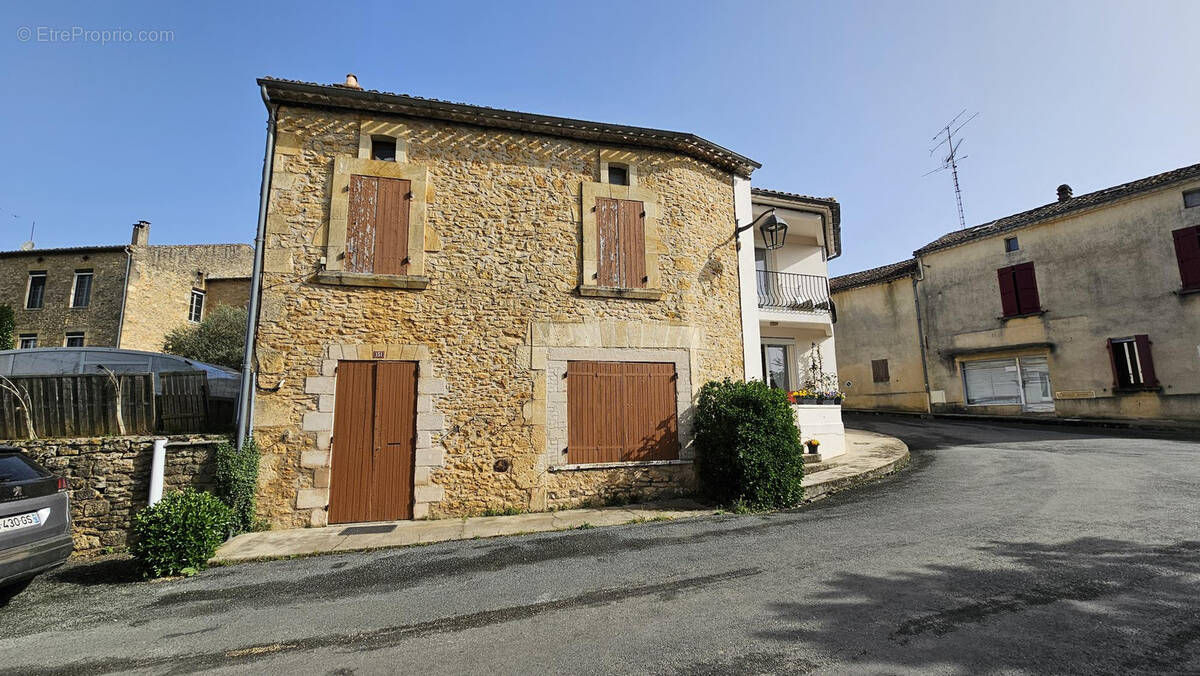 Maison à LACAPELLE-BIRON