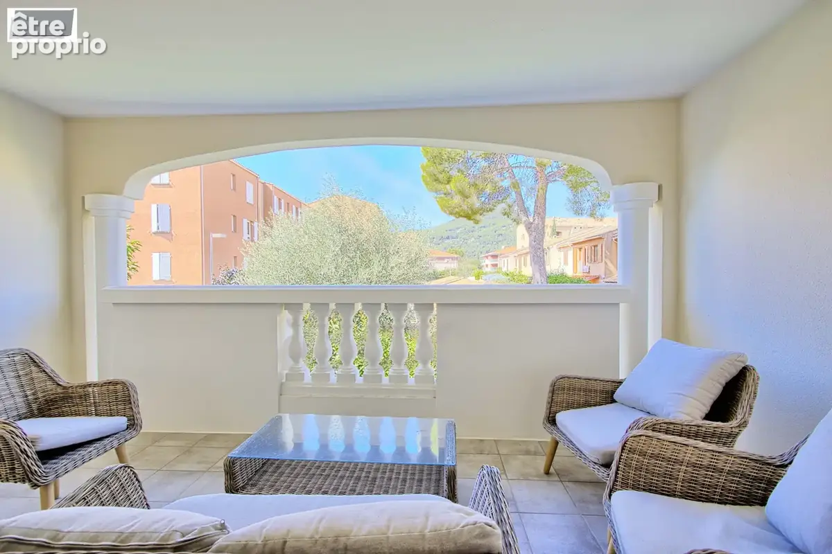LA VALETTE - LES CRAUS - T2 de 42m2 avec terrasse, cave et parking - photo 3