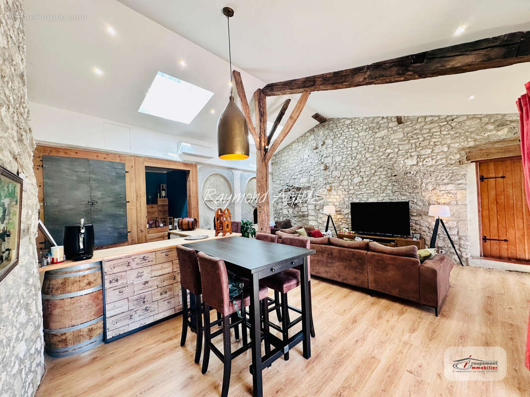 Charmante maison traditionnelle en pierre avec annexe indépendante et piscine de 15 x 6 m - photo 8