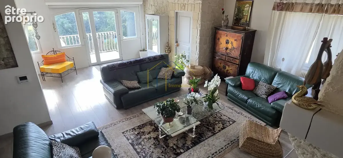 Villa traditionnelle de 10 pièces sur 2100m2 de terrain avec piscine - photo 16