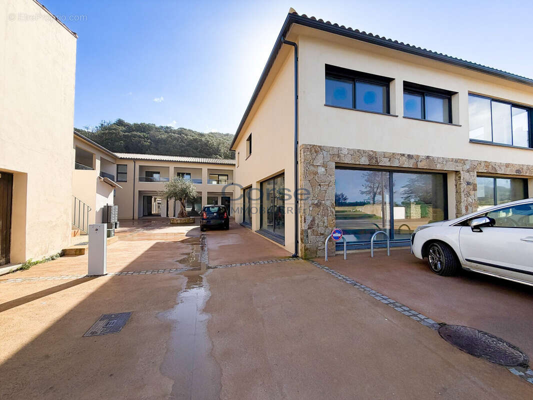 Commerce 82 m² à Pietrosella  - photo 3