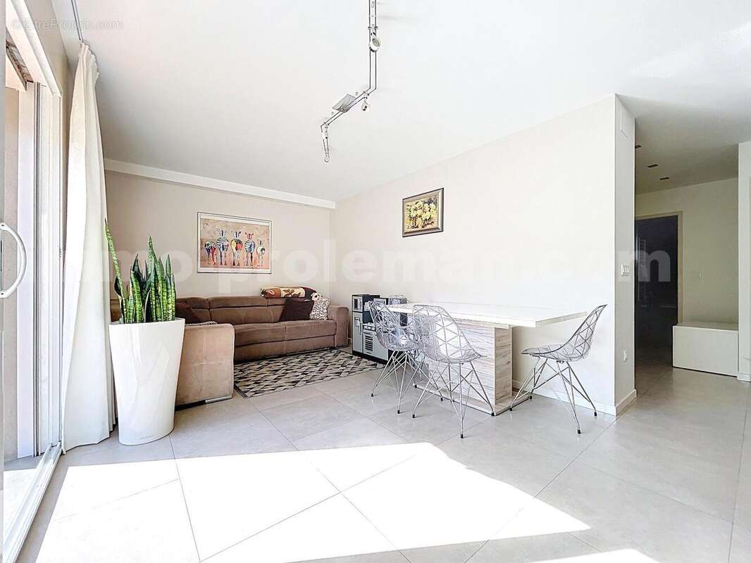 Maison_individuelle_terrain_cuisine_séparée_Vétraz_Monthoux_proche_commerces_bus_tram_ceva_gare_frontieres_suisse_genève_exterieur_salon_séjour_ - Appartement à VETRAZ-MONTHOUX