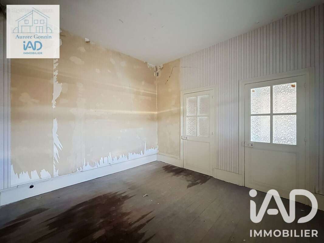 Appartement 400 m² à Saint-Pierre-Le-Moutier  - photo 4