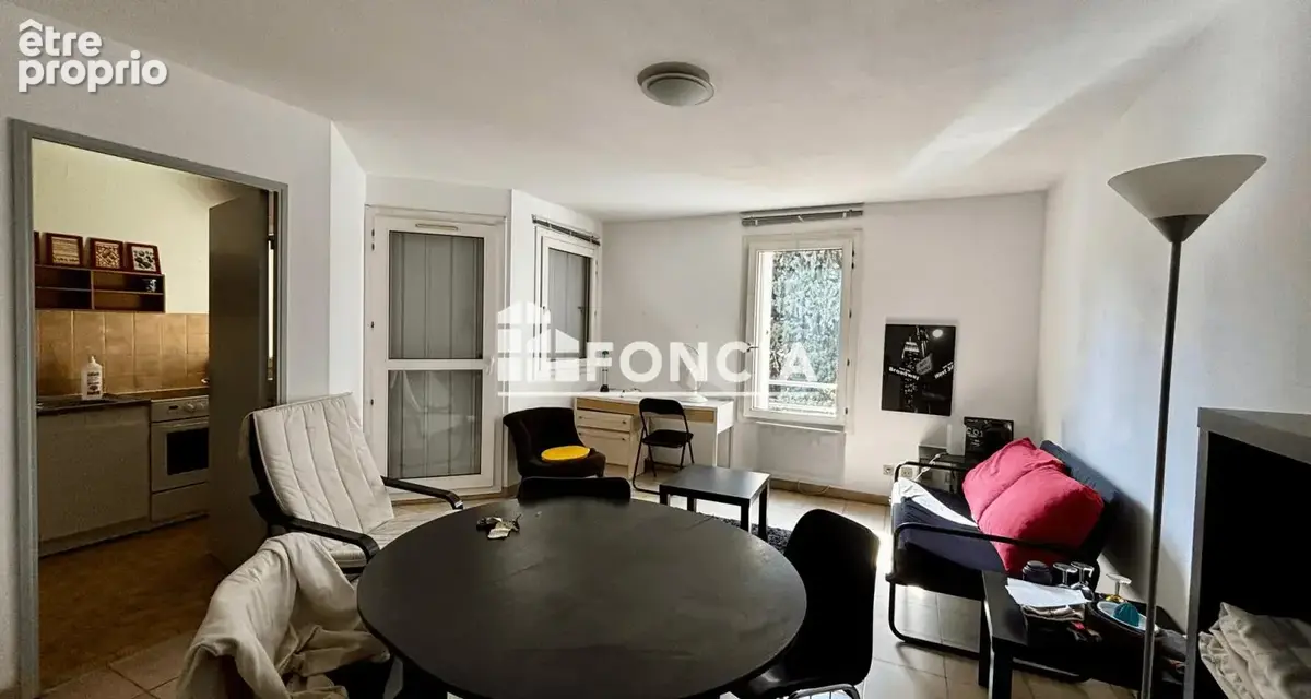 Avignon intra-muros : T1 bis lumineux avec balcon et vue sur parc - photo 2