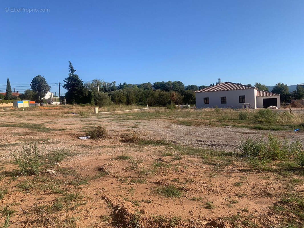 Terrain à POURRIERES