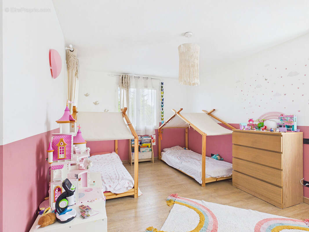 Maison familiale de 140m2 sur 1100 m2 de terrain - photo 10