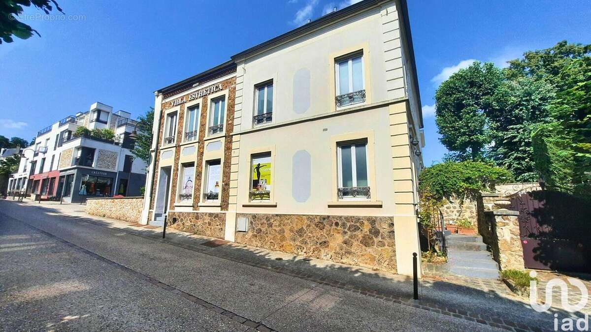 Photo 8 - Commerce à GIF-SUR-YVETTE