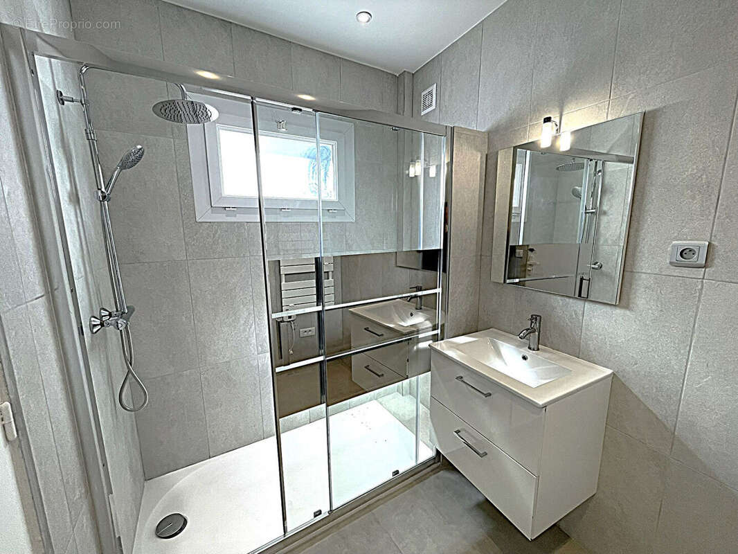 Appartement à LE CANNET