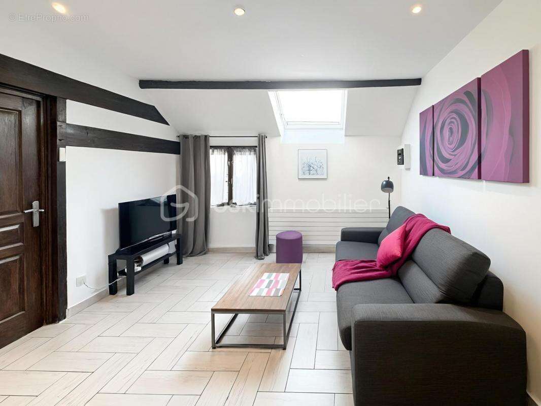 Commerce à FONTENAY-LES-BRIIS