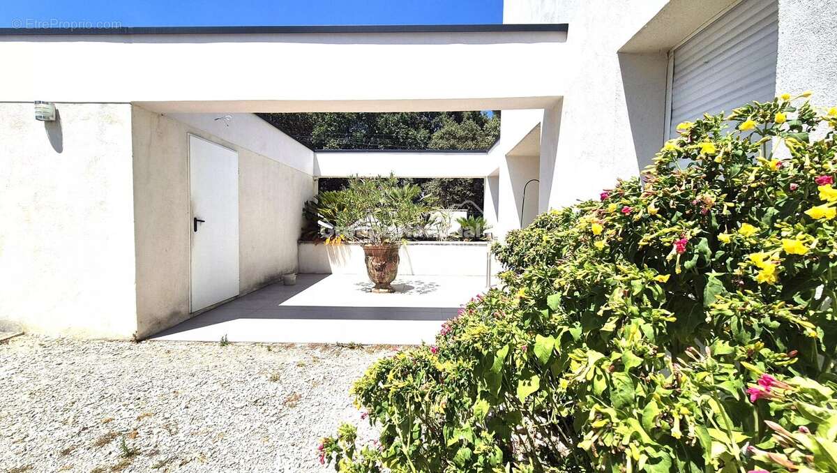 Carpentras - propriete de 190 m² habitable sur 4009 m² de terrain - photo 12