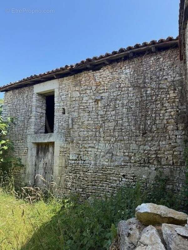 Maison 127 m² à Agris  - photo 2