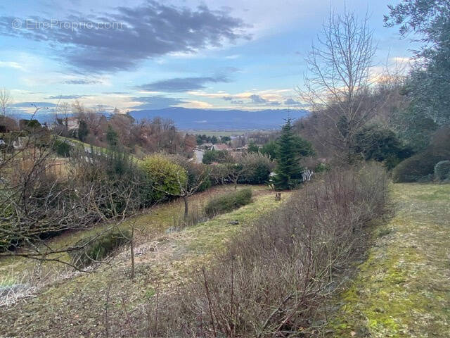 Terrain à GENISSIEUX