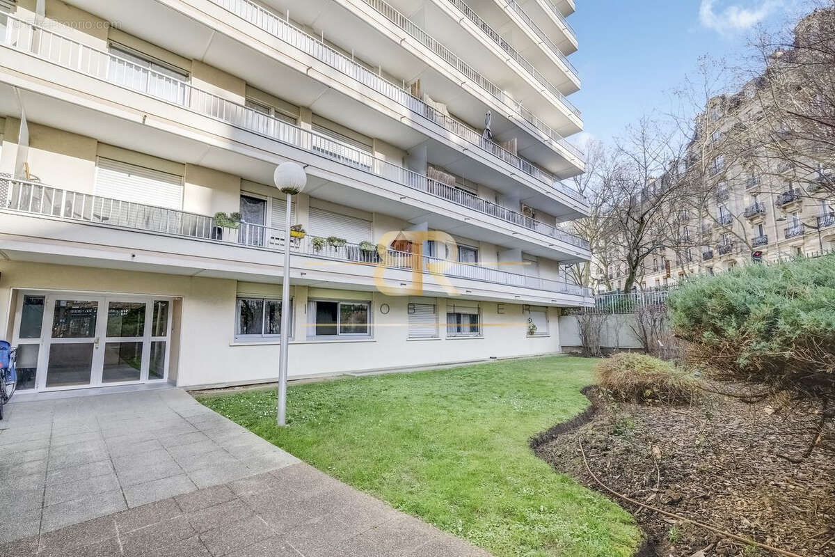 Appartement à PARIS-19E