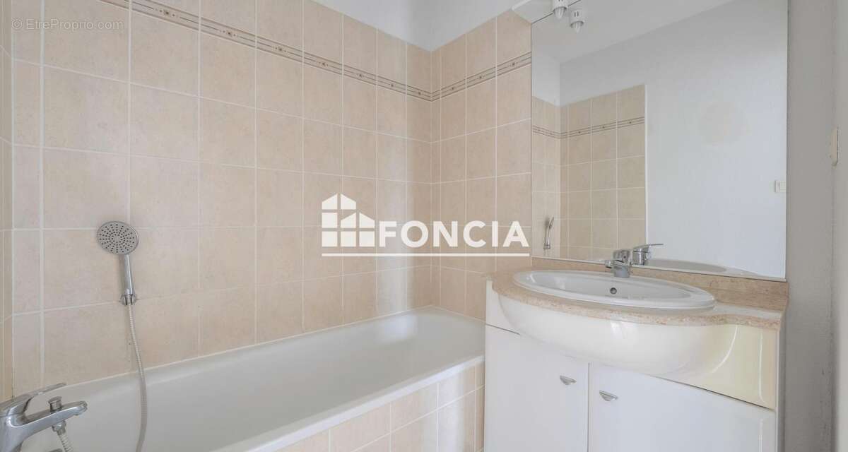 Appartement à SAINT-MARTIN-LACAUSSADE