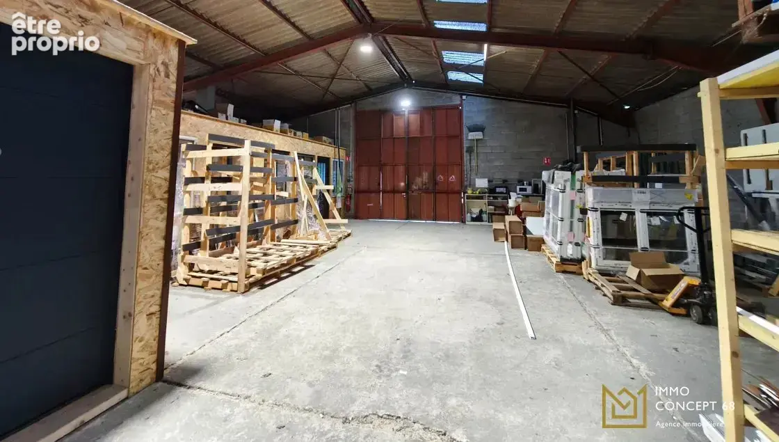 Entrepot - 1000 m² - 3 bureaux - 30 ares de terrain - photo 5