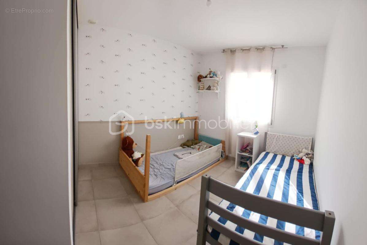 Maison à PEZILLA-LA-RIVIERE