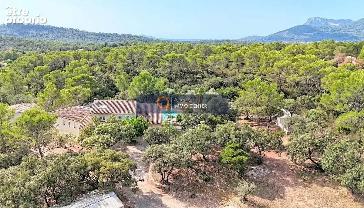 Cuers   propriété familiale avec piscine, garage et dépendance - photo 2