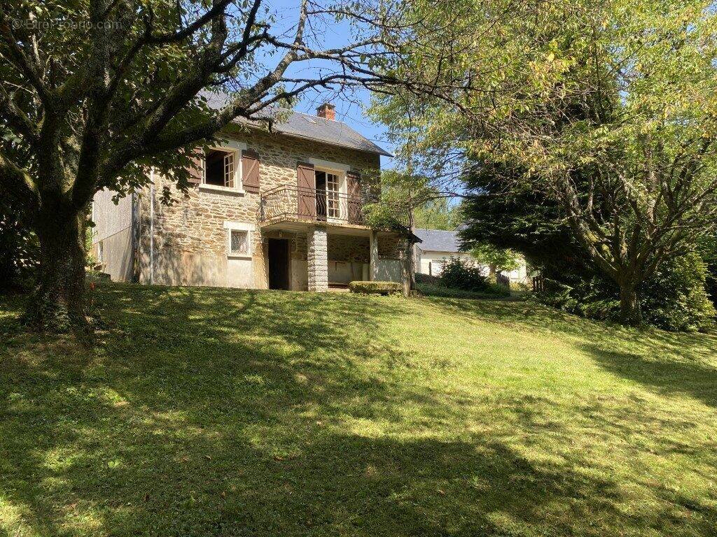 Maison à SAINT-GILLES-LES-FORETS